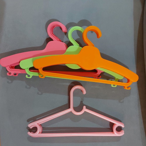 Children's hangers used, pack of 9 pieces