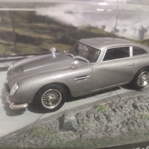 Aston Martin Goldfinger metal miniature 1:43, like new