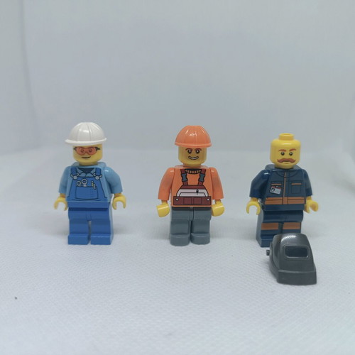 Lego figures 3 pieces like new, workers and engineers