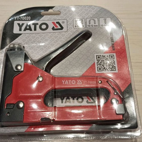 Staple gun new with box of staples