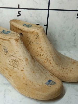Καλαπόδια παιδικά ξύλινα Νο 2 μεταχειρισμένα, μήκους 14,5 εκατοστά