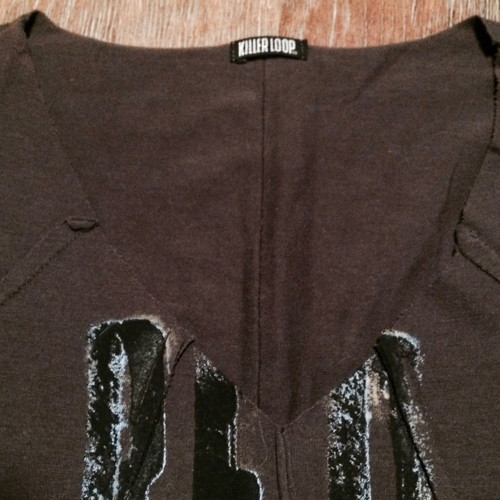 KILLER LOOP SLEEVELESS GREY V NECK - GRAFFITI STYLE STAMP