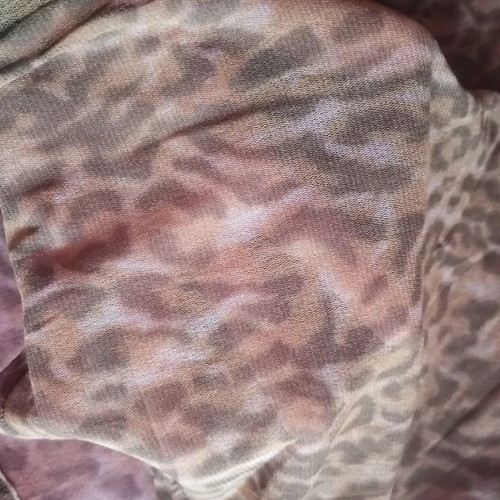 Animal print shirt like new, leopard pattern, soft fabric, size M