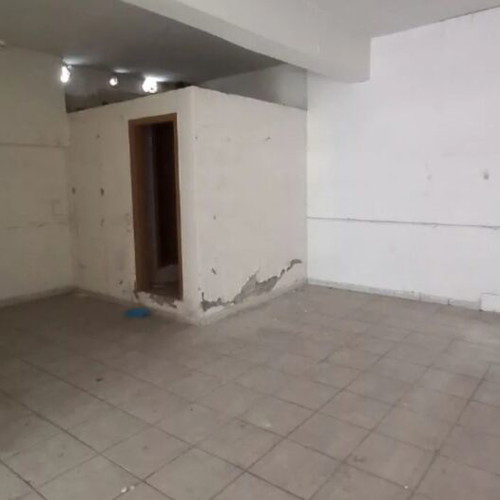 Commercial Storefront With 6m Display Window Near Lagkada
