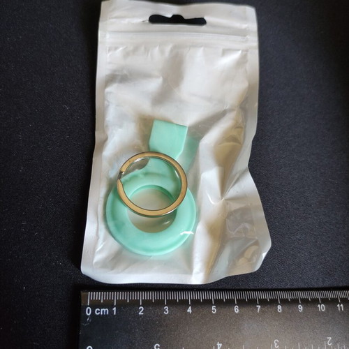 Airtag Tracker Case keychain new in packaging