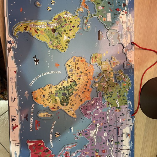Magnetic World Map puzzle like new, 45cm x 75cm, missing Japan piece