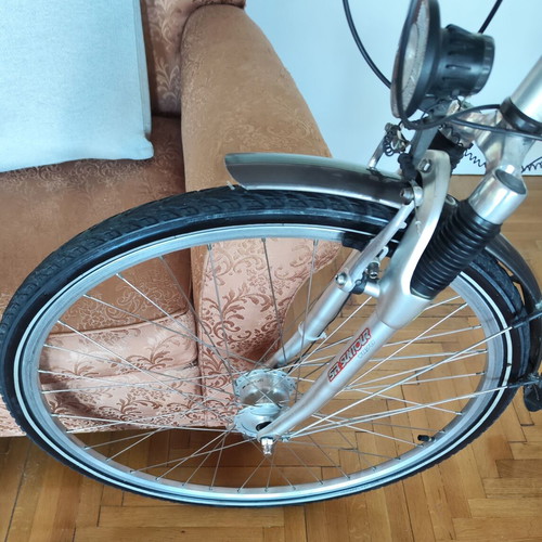 Peugeot Geneve 28 Inch Bicycle like new, silver, 2010 model