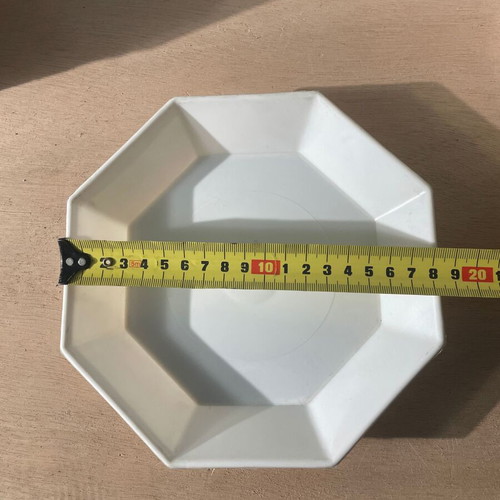 Plastic polygonal white plant pot saucers 18.5cm pack of 20