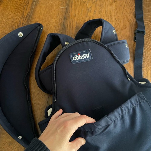 Chicco baby carrier like new, dark blue with bib and canopy