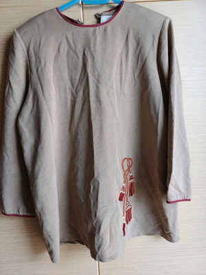 Mother Land maternity shirt like new, size S