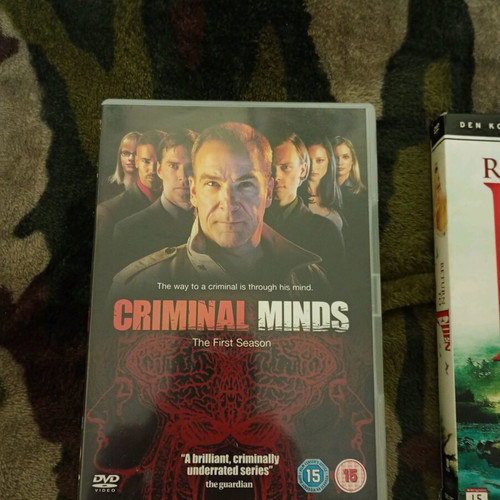 DVD packs with crime and horror movies like new, Criminal Minds missing disc