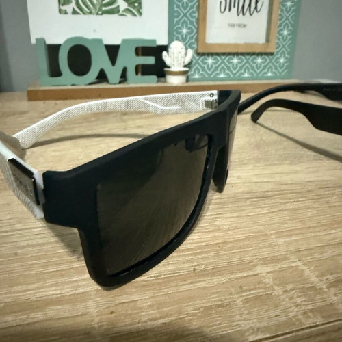 Polarized sunglasses new, black and white