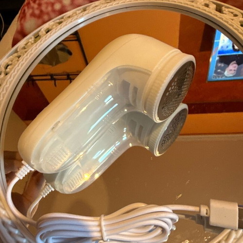 White clothes lint remover like new with cord