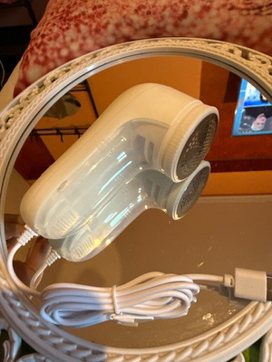 White clothes lint remover like new with cord