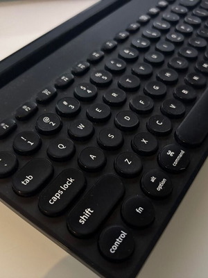 Ajazz 320i Wireless Bluetooth Keyboard 79 Keys, Lightly Used