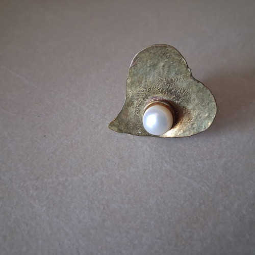 Ring used gold color with white pearl adjustable size