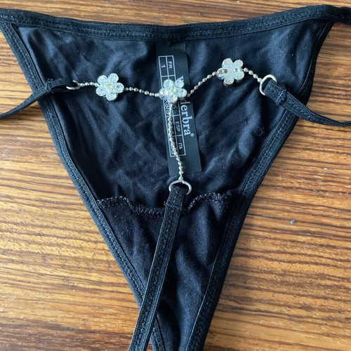 Wonderbra thong new with floral details and one missing rhinestone