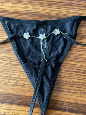 Wonderbra thong new with floral details and one missing rhinestone