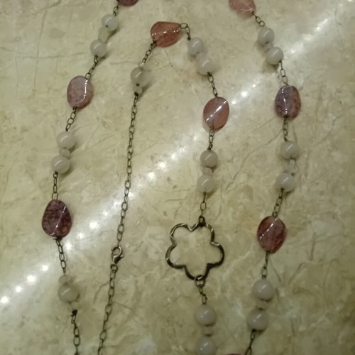 Long necklace with pink and beige stones, adjustable length