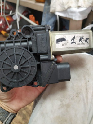 BMW 3 Series (E90, E91) rear right window motor used B260120 9030222