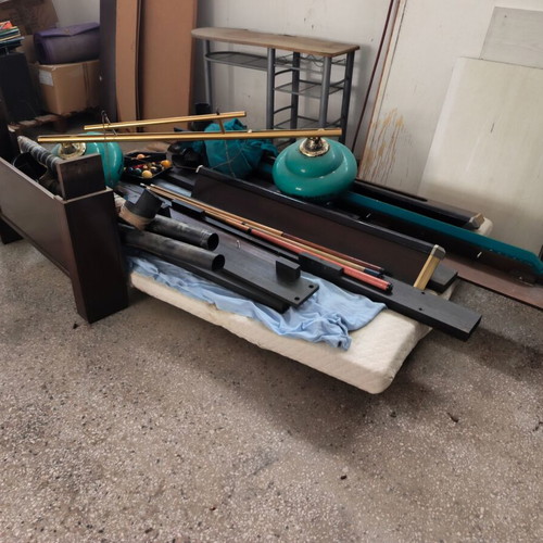 Sherwood by Brunswick American Pool Table used, 9 feet professional size