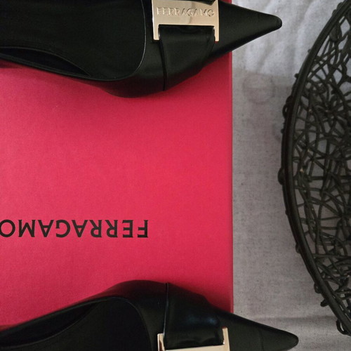 Salvatore Ferragamo leather pumps like new with unique design, size 37, black