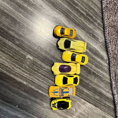 Hot Wheels toy cars like new, pack of over 70 pieces