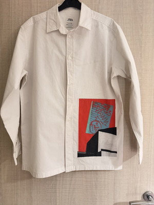 Zara white medium relaxed fit shirt with print like new