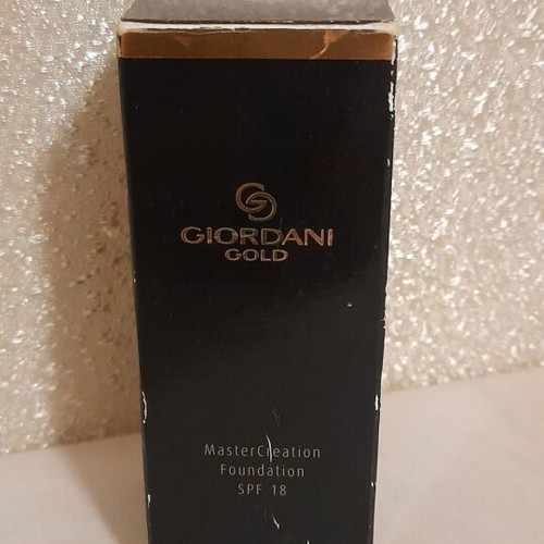Oriflame Giordani Gold Liquid Make Up MasterCreation SPF 18 new