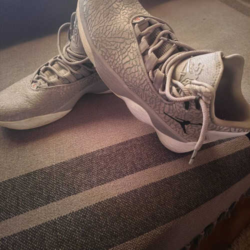 Jordan athletic shoes like new, gray, size 42