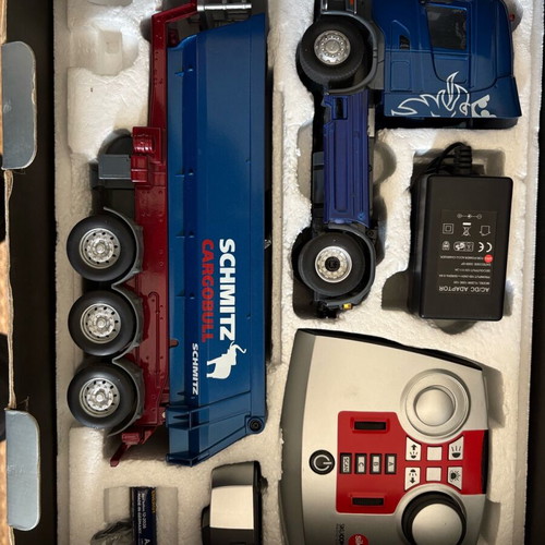Scania 1/32 siku used with new batteries