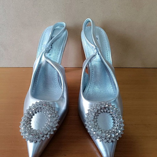 Silver pumps like new size 36 with buckle and thin heel
