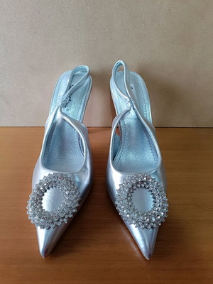 Silver pumps like new size 36 with buckle and thin heel