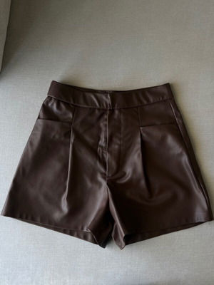 Zara leather shorts brown like new, size XS
