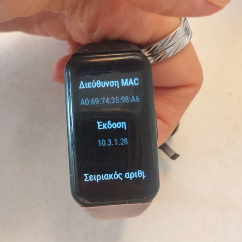 Honor Band 6 1.47" smartwatch like new with extra charger and strap