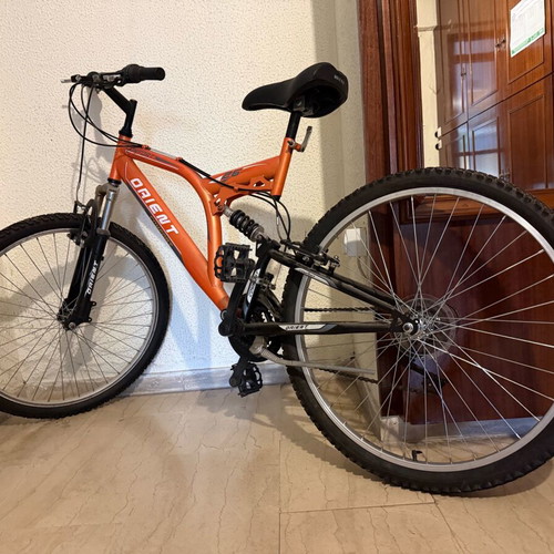 Orient Comfort Suspension 26" mountain bike used with 18 speeds orange