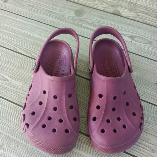 Crocs sandals size 33.5, pink