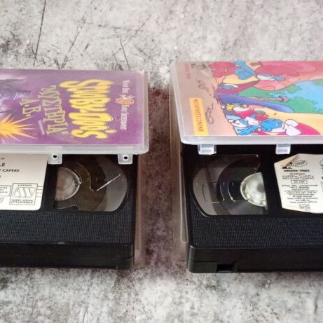 Scooby-Doo and The Smurfs Dubbed VHS tapes like new, set of 2