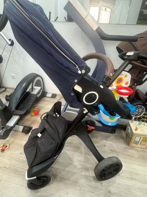 Stokke V6 stroller like new with carrycot and mosquito net