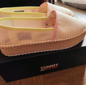 Tommy Jeans εσπαντριγιες