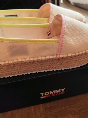 Tommy Jeans εσπαντριγιες