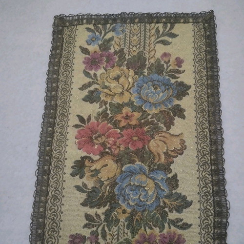 Table runner like new, size 37x21cm