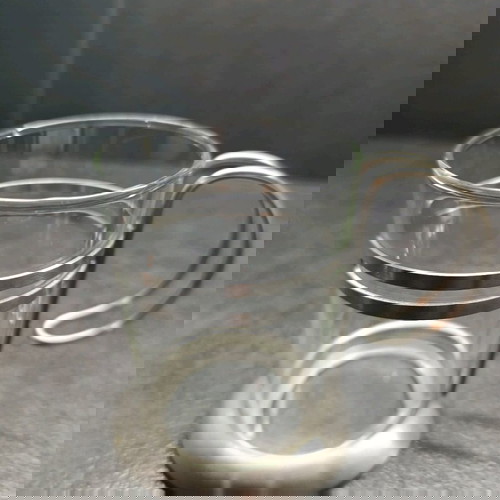 Σετ 2 γυάλινα φλυτζάνια 200 ml σαν καινούργιο με μεταλλική βάση και λαβή