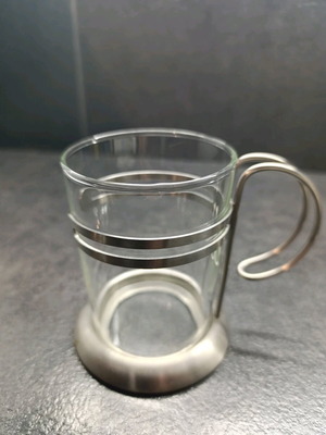 Σετ 2 γυάλινα φλυτζάνια 200 ml σαν καινούργιο με μεταλλική βάση και λαβή