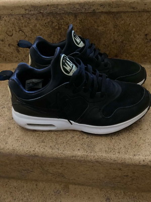 Nike Air Max sneakers size 44 like new, black