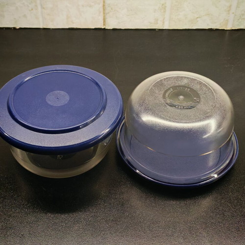 Tupperware serving bowls set of 2 450ml like new, airtight
