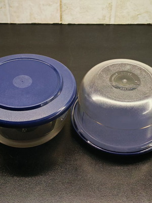 Tupperware serving bowls set of 2 450ml like new, airtight