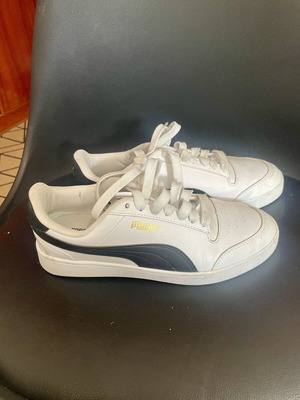 Puma Shuffle Leather Sneakers like new, white with black stripe and gold logo