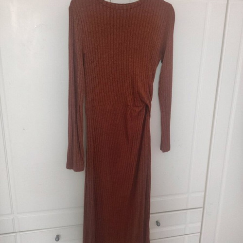 Brown knitted dress with gathered waist like new, size M