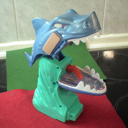Hot Wheels City Shark Beach Battle Challenge playset